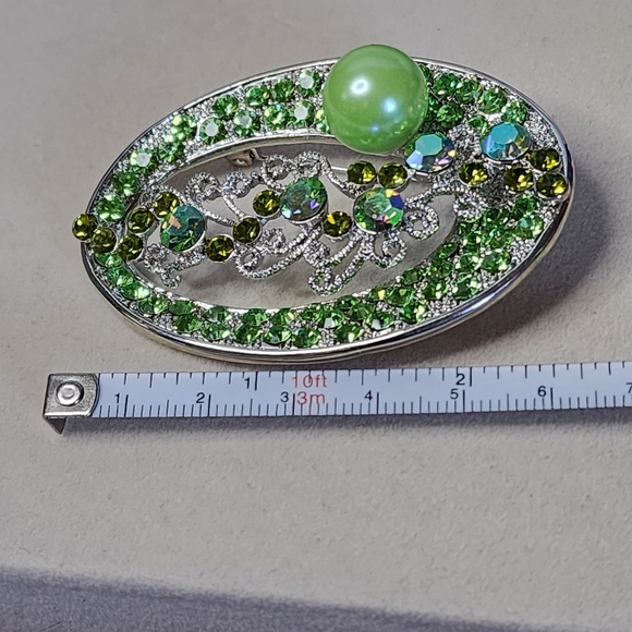 Silver and Green Crystal Oval Brooch Pin - Picture 7 of 7